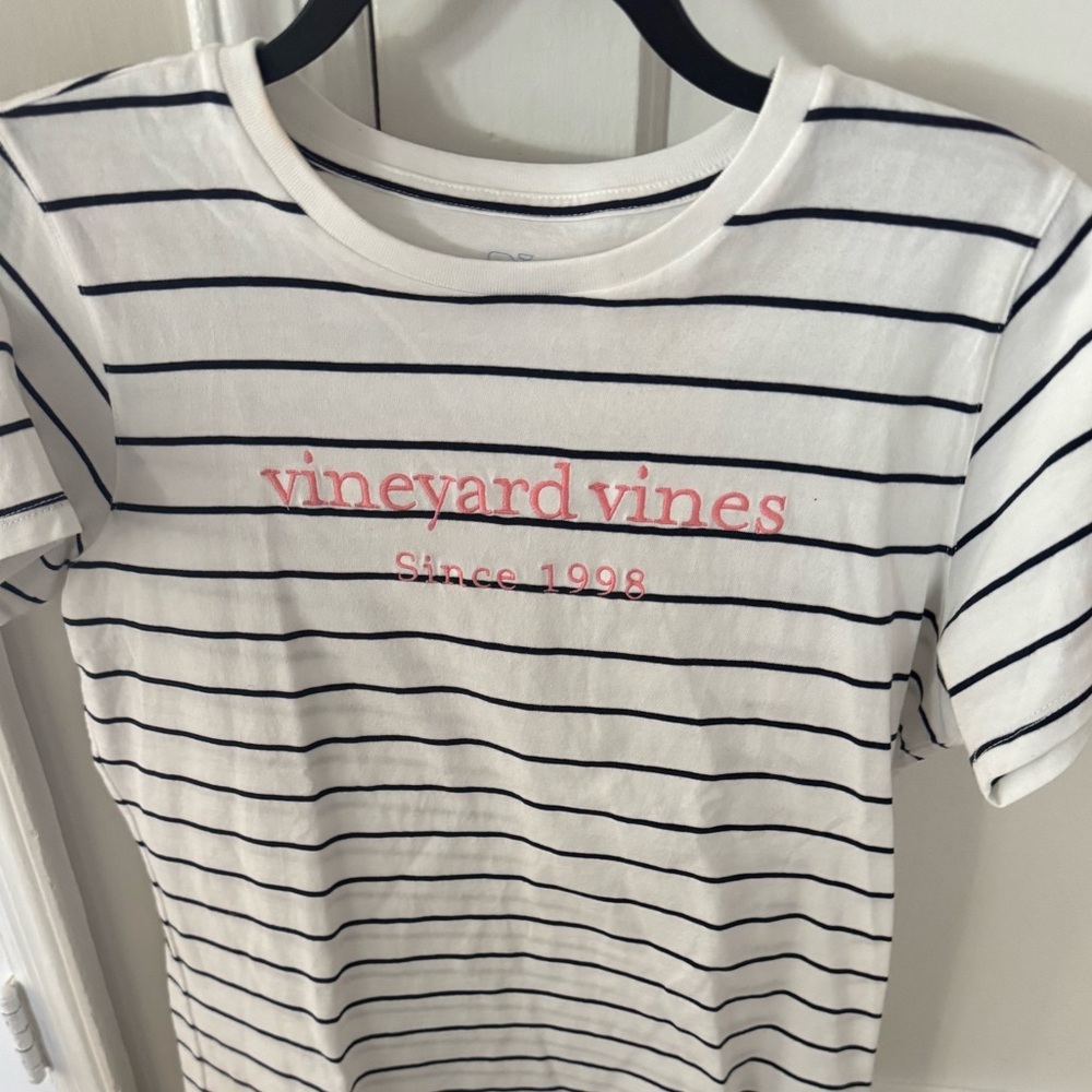 EUC Vineyard Vines Women’s White/Navy Striped Tee w Pink Logo Fun Beach Preppy - Picture 6 of 13